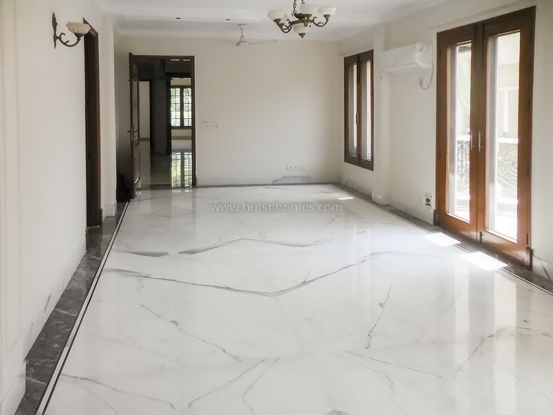 5 BHK Flat For Sale in Shanti Niketan