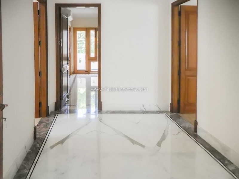 5 BHK Flat For Sale in Shanti Niketan