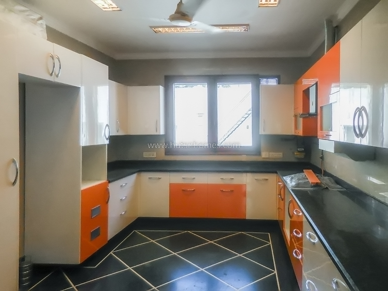 5 BHK Flat For Sale in Shanti Niketan