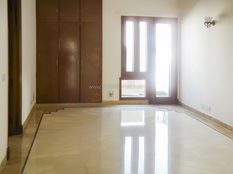 5 BHK Flat For Sale in Shanti Niketan