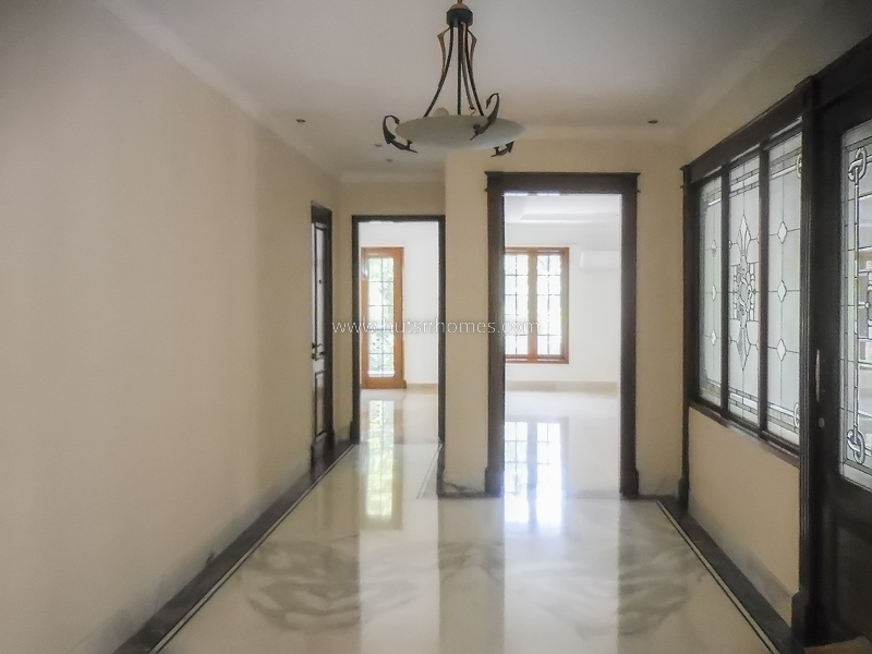 5 BHK Flat For Sale in Shanti Niketan