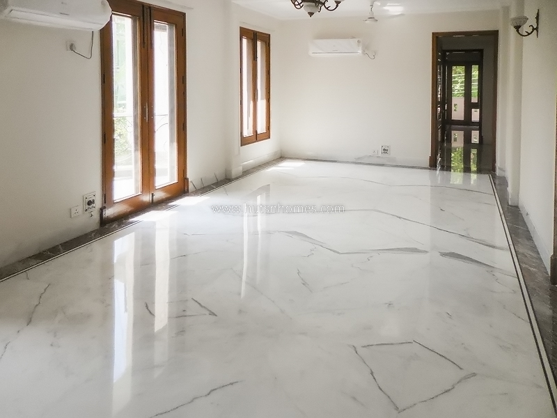 5 BHK Flat For Sale in Shanti Niketan