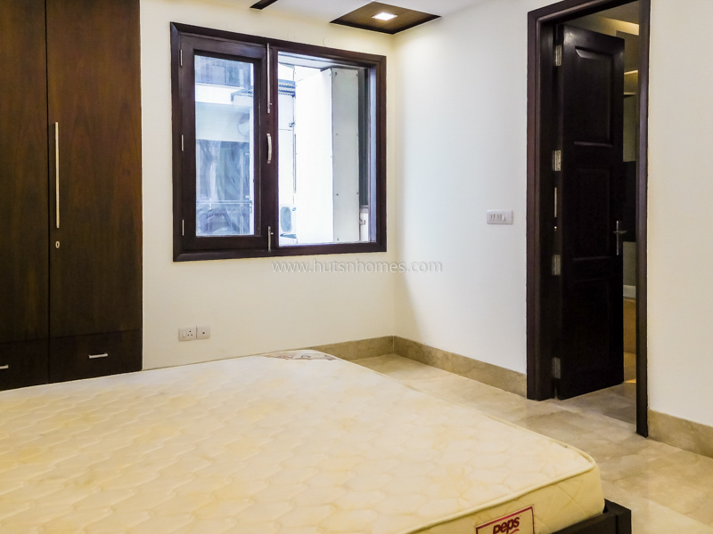 4 BHK Flat For Sale in Anand Niketan