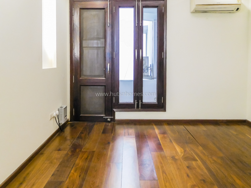 4 BHK Flat For Sale in Anand Niketan