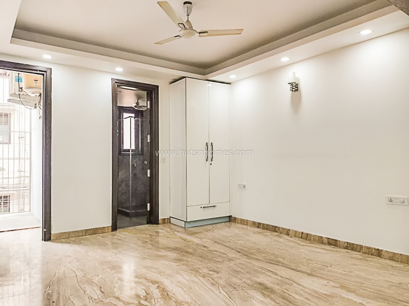 3 BHK Flat For Sale in Navjeevan Vihar