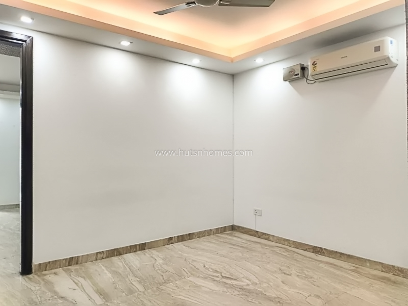 3 BHK Flat For Sale in Navjeevan Vihar