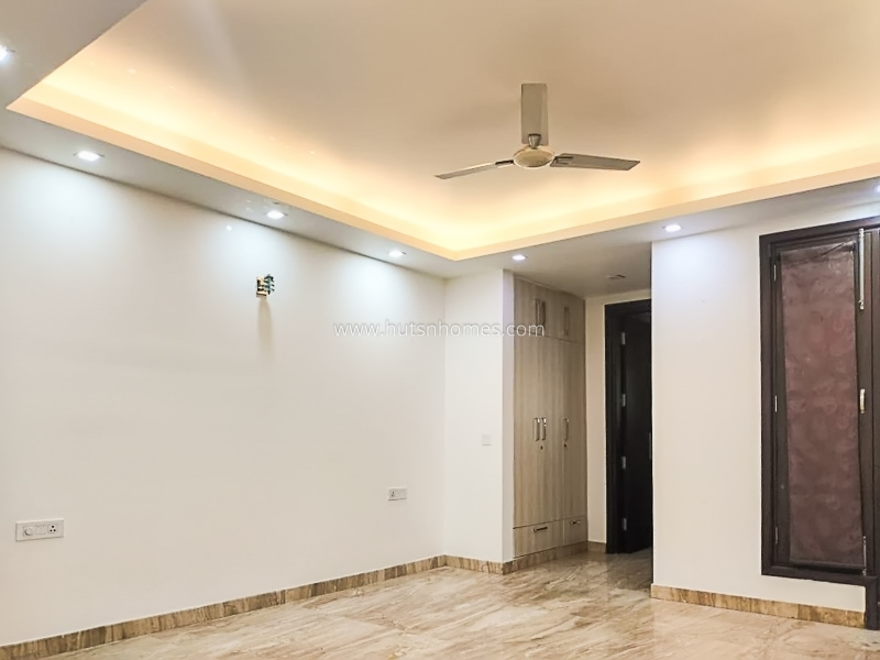 3 BHK Flat For Sale in Navjeevan Vihar