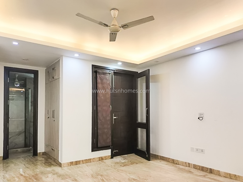 3 BHK Flat For Sale in Navjeevan Vihar