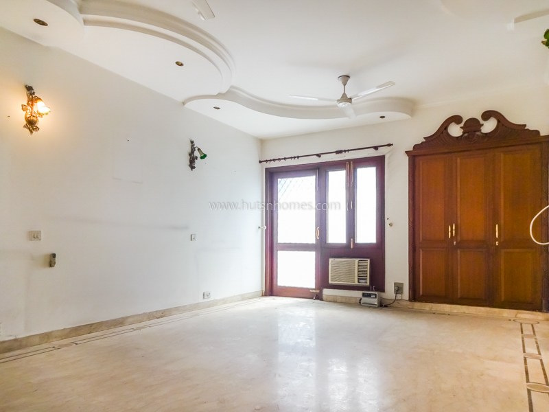 4 BHK Flat For Sale in Vasant Vihar