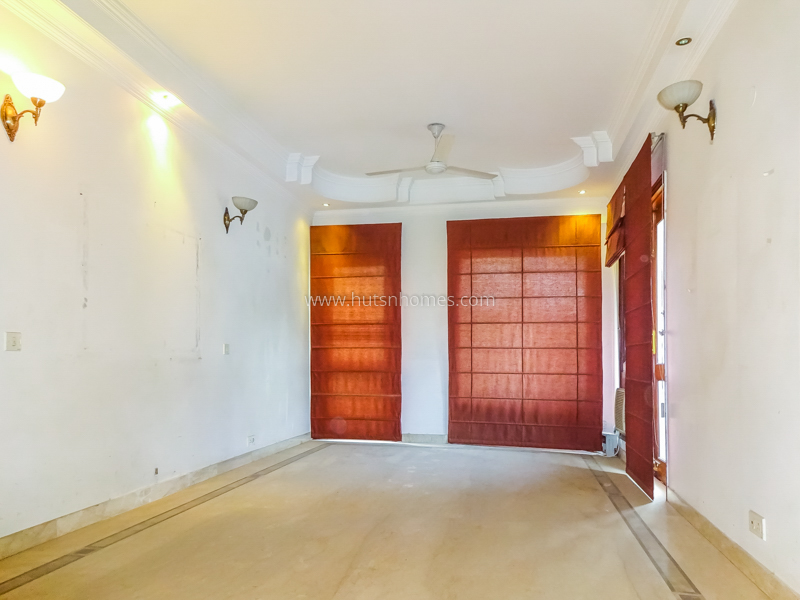 4 BHK Flat For Sale in Vasant Vihar