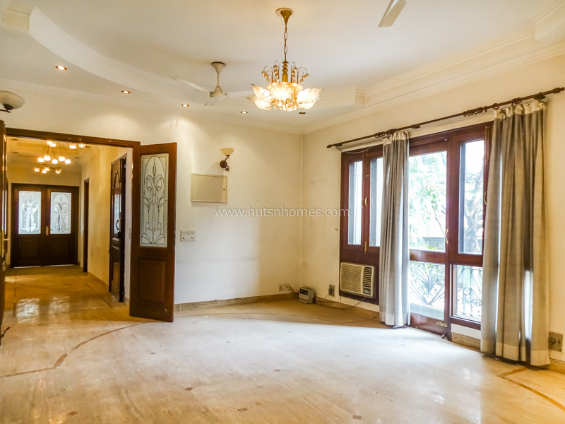 4 BHK Flat For Sale in Vasant Vihar