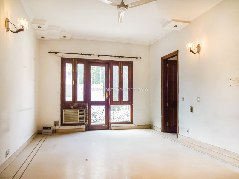 4 BHK Flat For Sale in Vasant Vihar