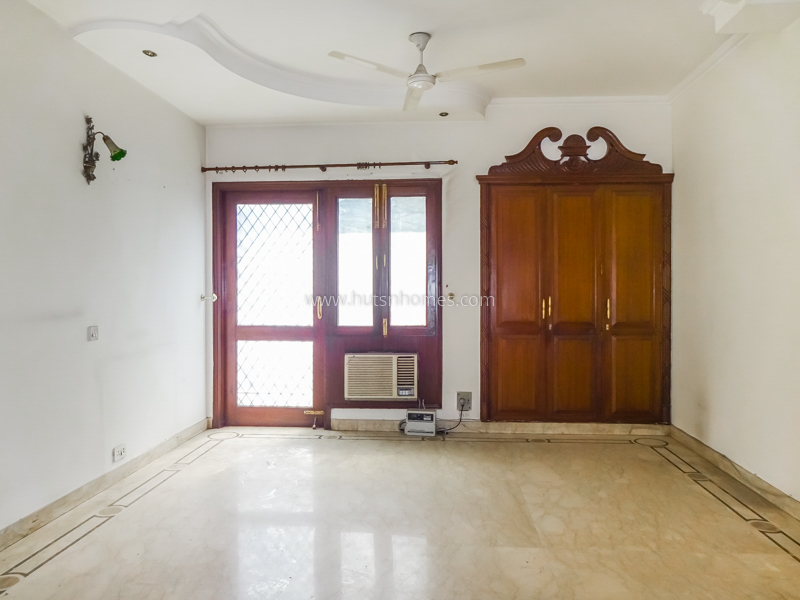 4 BHK Flat For Sale in Vasant Vihar