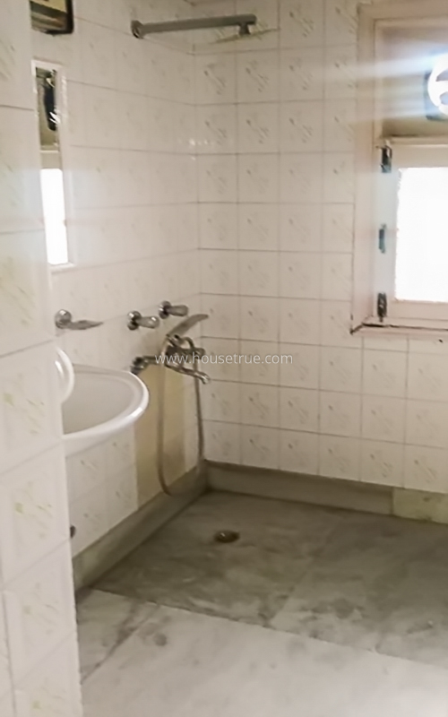 3 BHK Flat For Rent in Defence Colony