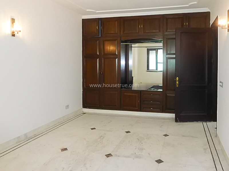 3 BHK Flat For Rent in Defence Colony