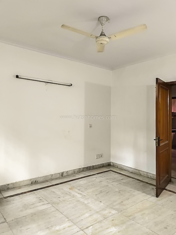 3 BHK Flat For Sale in Defence Colony