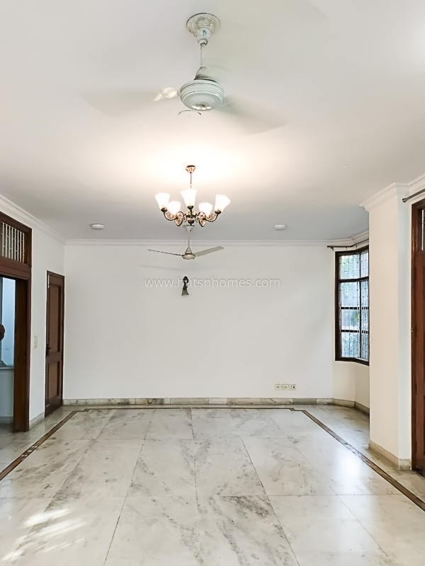 3 BHK Flat For Sale in Defence Colony