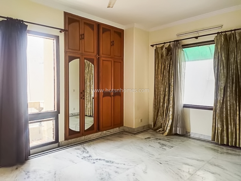 4 BHK Flat For Sale in Vasant Vihar