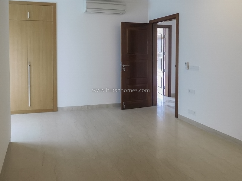 4 BHK Flat For Rent in Chanakyapuri