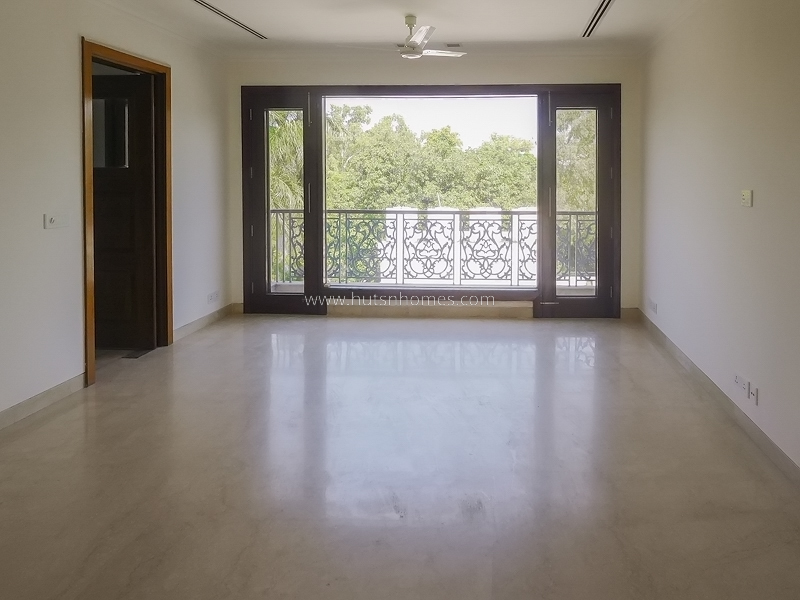 4 BHK Flat For Rent in Chanakyapuri