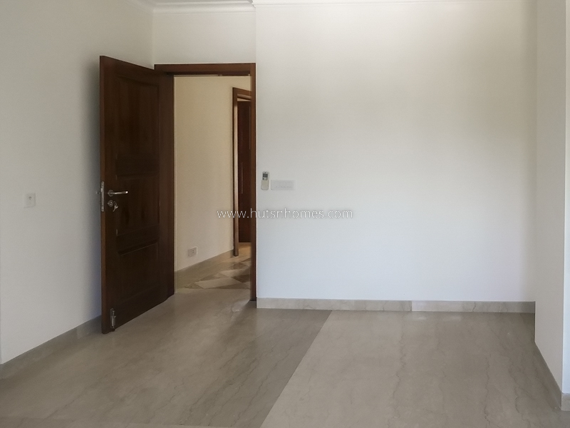 4 BHK Flat For Rent in Chanakyapuri