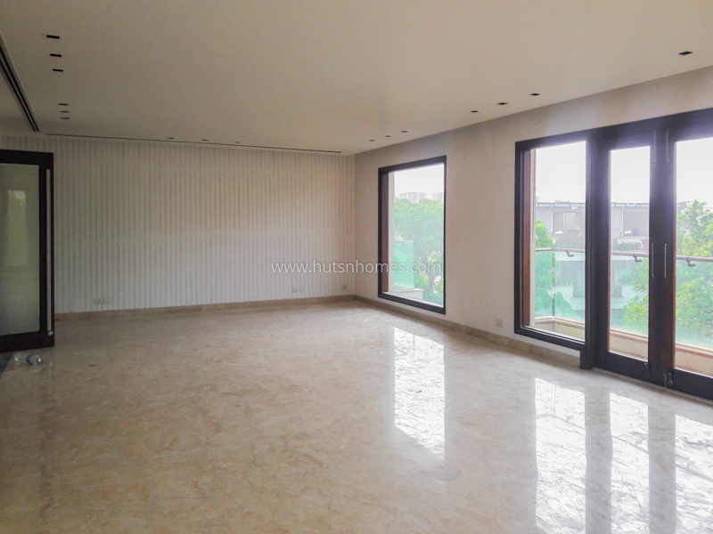 4 BHK Flat For Sale in Panchsheel Park