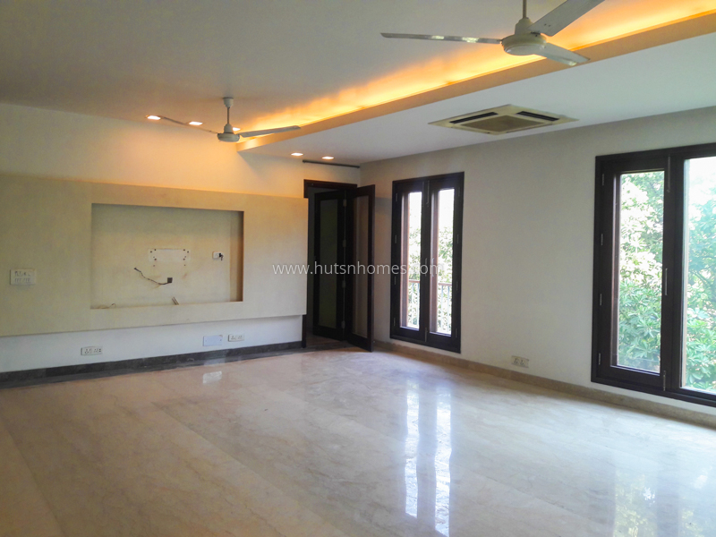 4 BHK Flat For Sale in Panchsheel Park