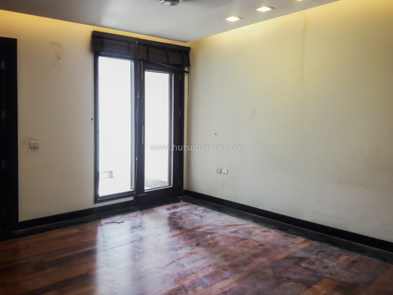 4 BHK Flat For Sale in Panchsheel Park