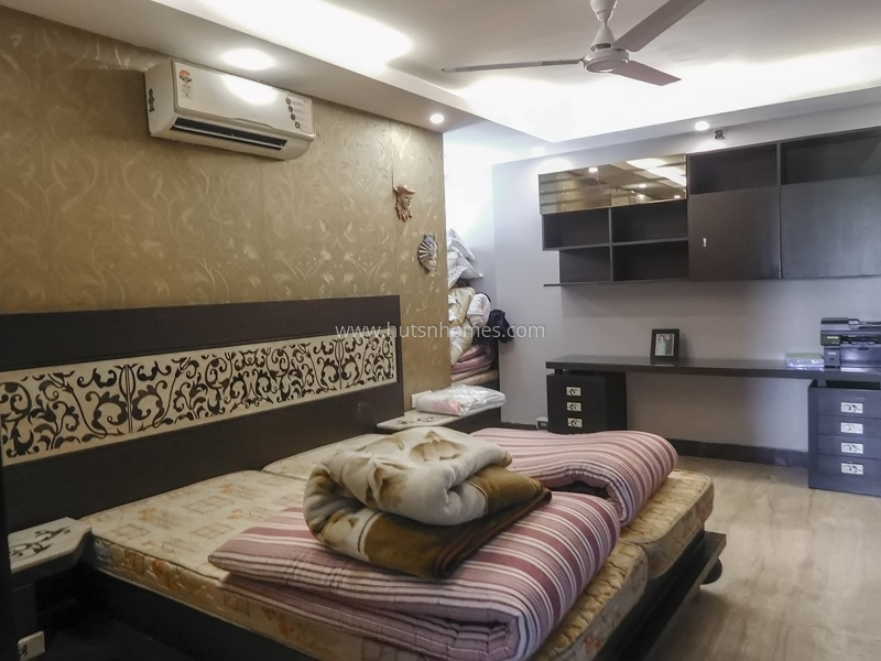 4 BHK Flat For Sale in Panchsheel Enclave