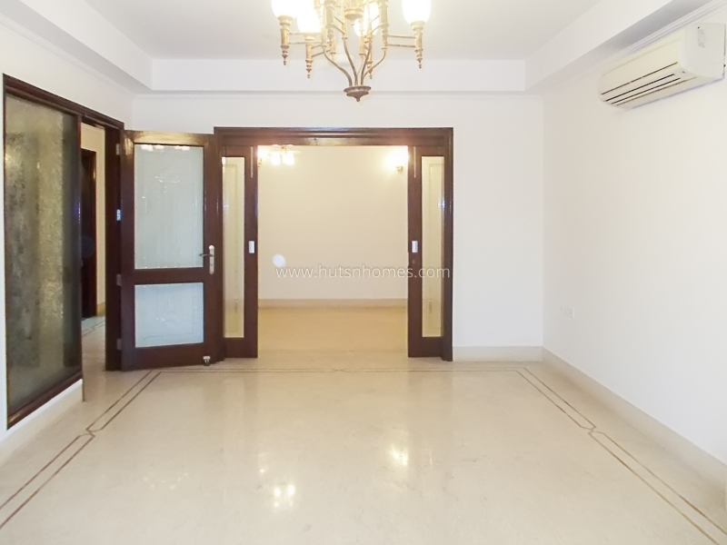 4 BHK Flat For Sale in Safdarjung Enclave