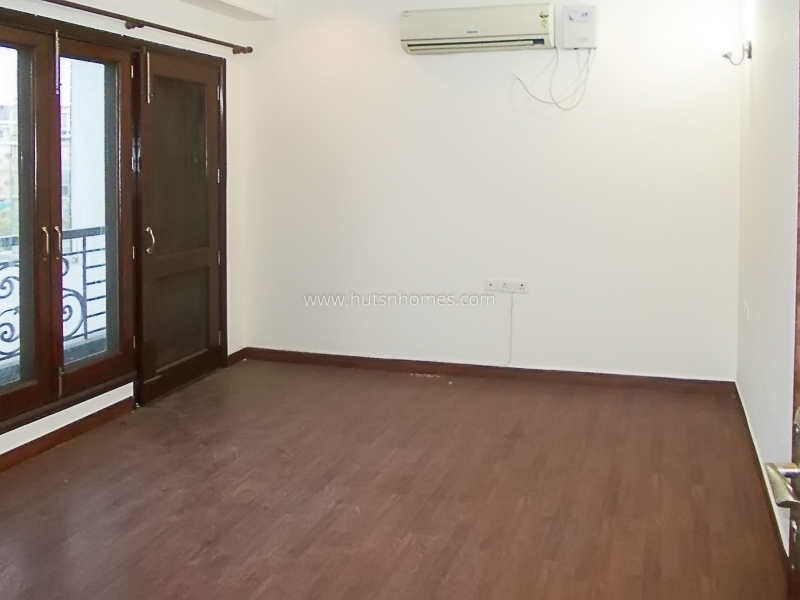 4 BHK Flat For Sale in Safdarjung Enclave