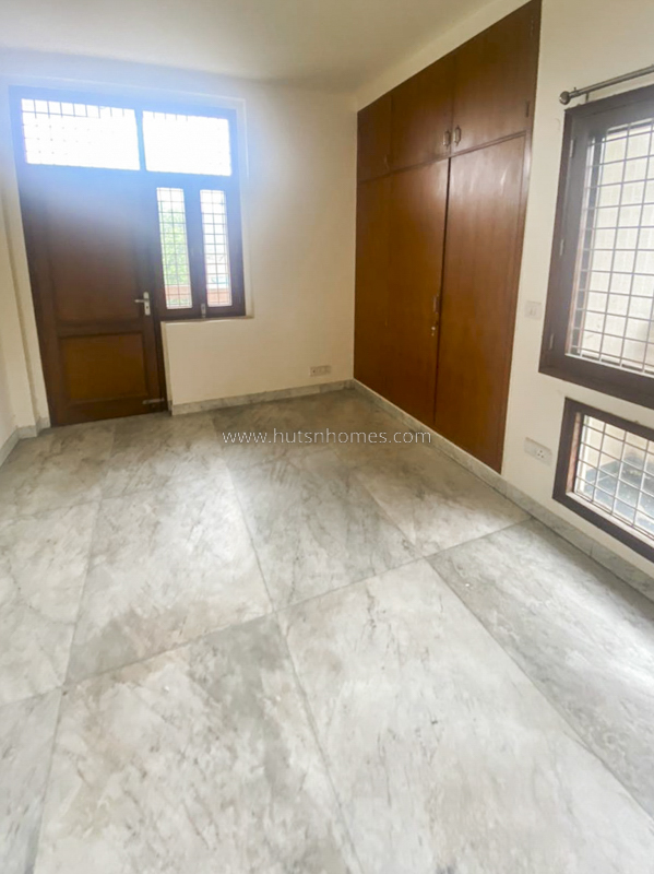 3 BHK Flat For Sale in Jangpura Extension