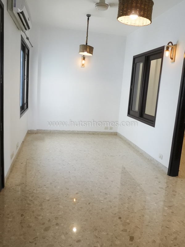 4 BHK Flat For Rent in Anand Lok