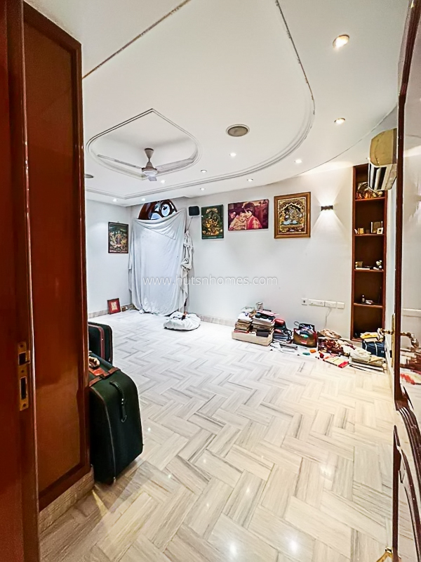 4 BHK Duplex For Sale in Safdarjung Enclave