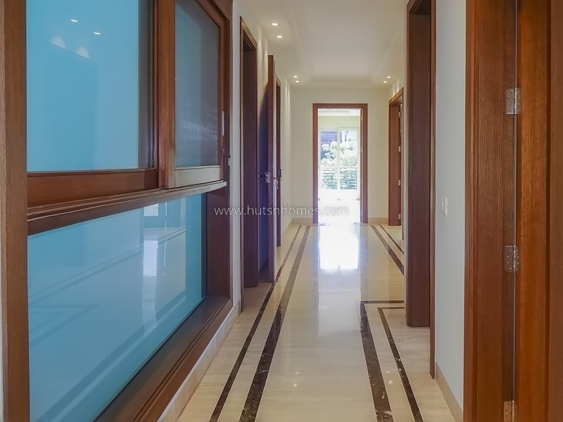 4 BHK Flat For Sale in Vasant Vihar