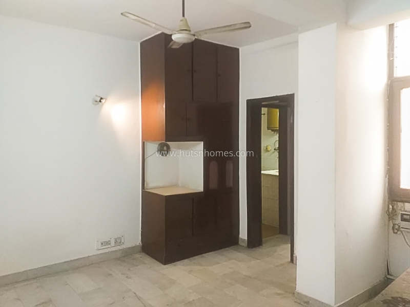 3 BHK Flat For Sale in New Friends Colony