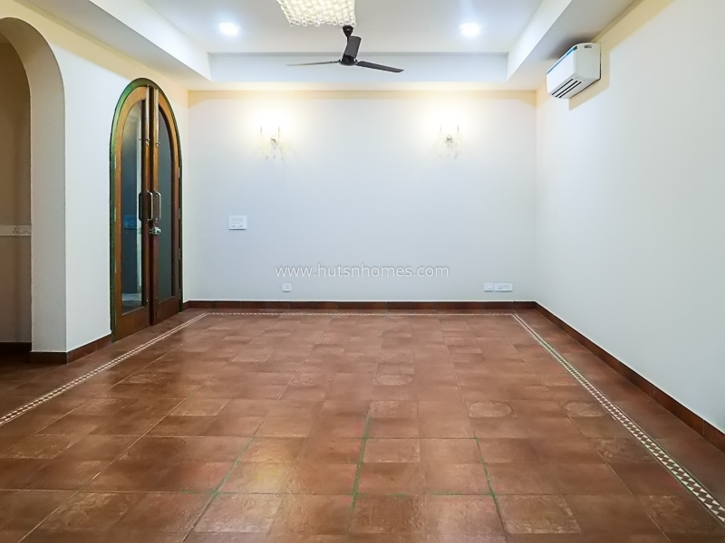 6 BHK House For Sale in Neeti Bagh