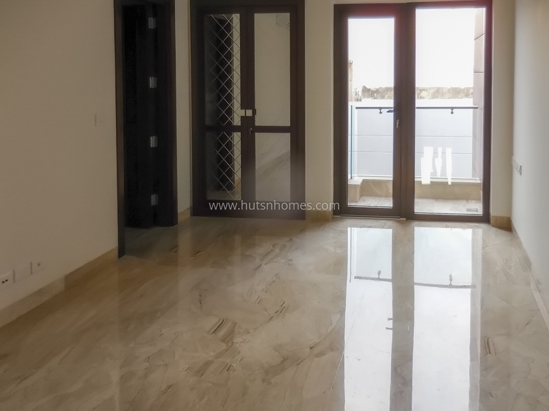 4 BHK Flat For Sale in Nizamuddin East