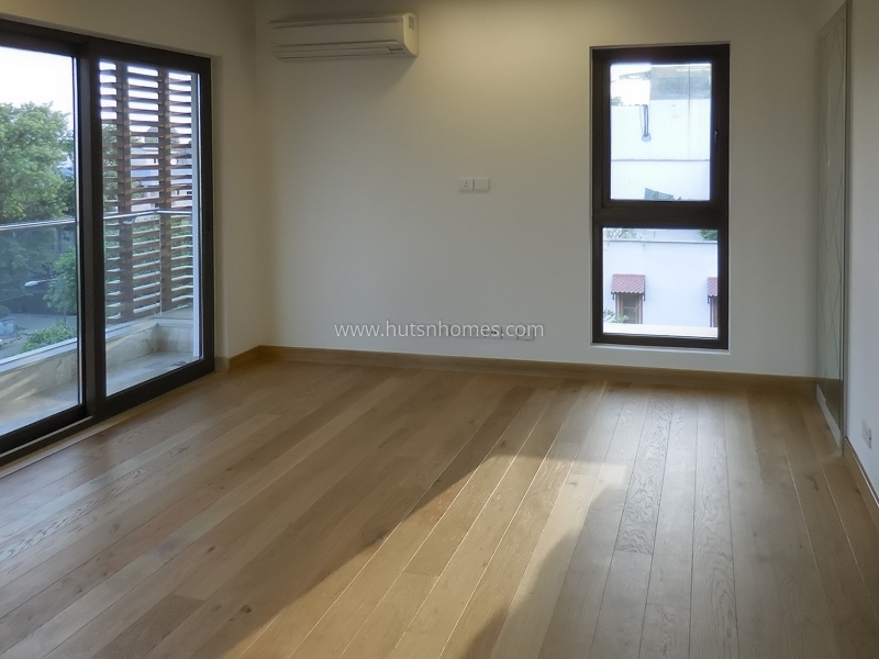 4 BHK Flat For Sale in Nizamuddin East