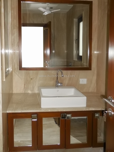 4 BHK Flat For Sale in Nizamuddin East