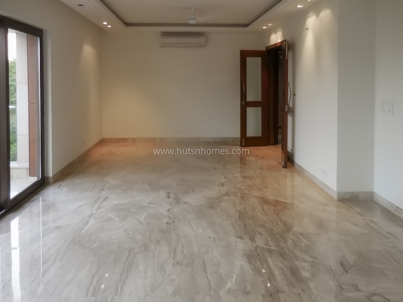 4 BHK Flat For Sale in Nizamuddin East