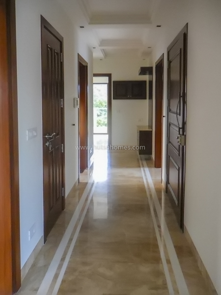 4 BHK Flat For Sale in Nizamuddin East