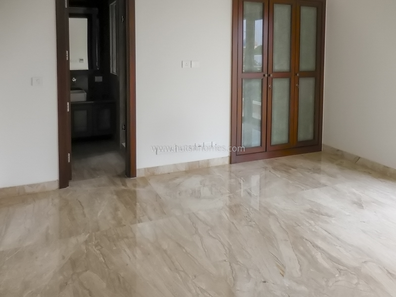 4 BHK Flat For Sale in Nizamuddin East