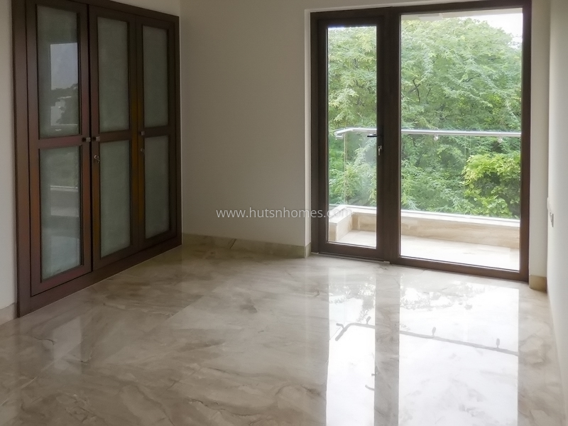 4 BHK Flat For Sale in Nizamuddin East