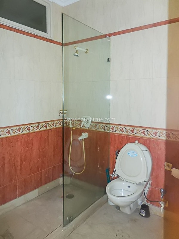 4 BHK Flat For Sale in Sundar Nagar