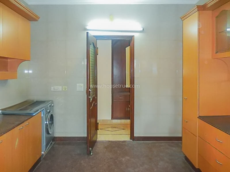 4 BHK Flat For Sale in Sundar Nagar