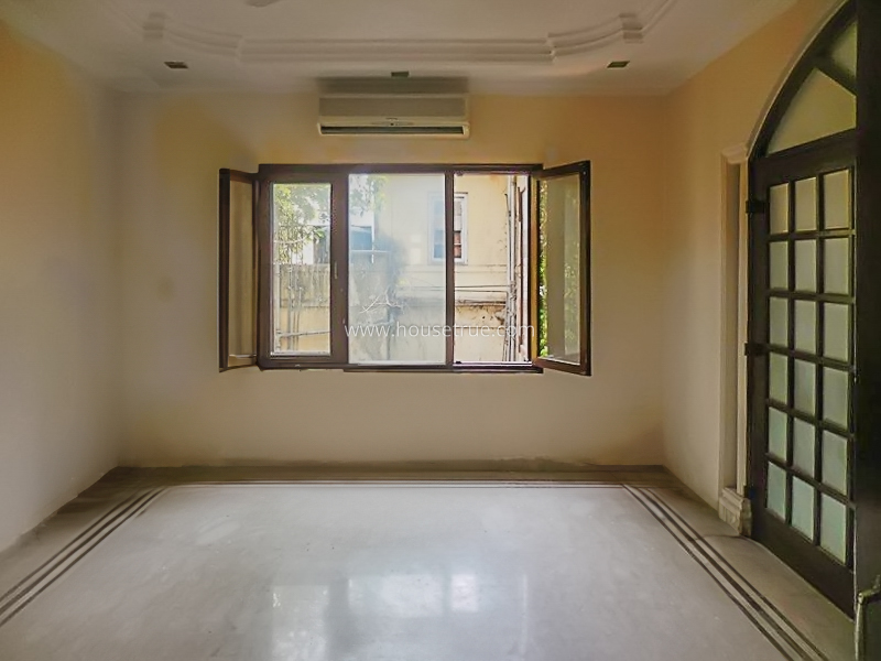 4 BHK Flat For Sale in Sundar Nagar