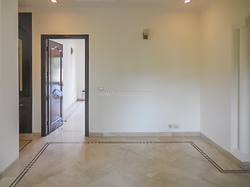 4 BHK Flat For Sale in Sundar Nagar