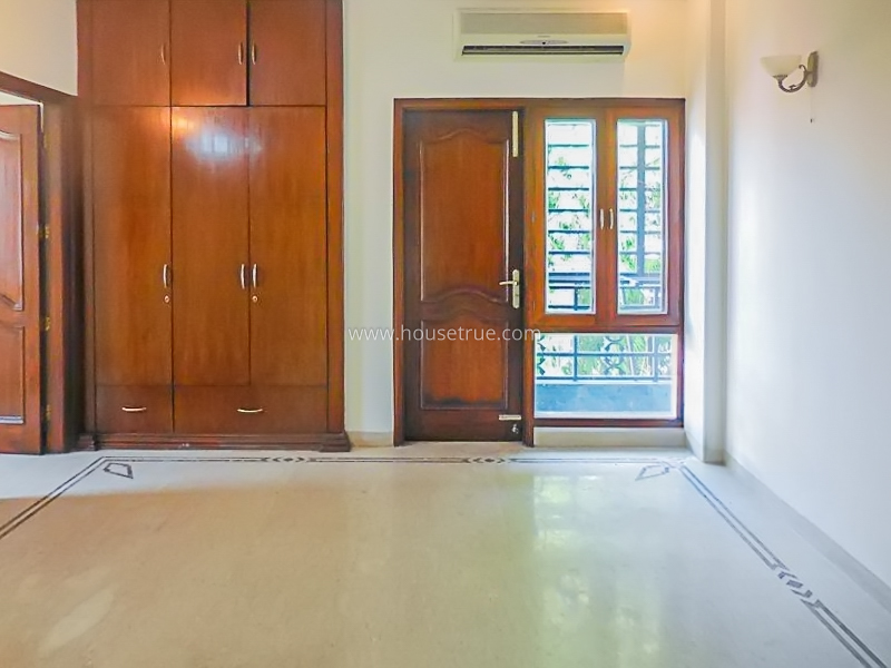 4 BHK Flat For Sale in Sundar Nagar