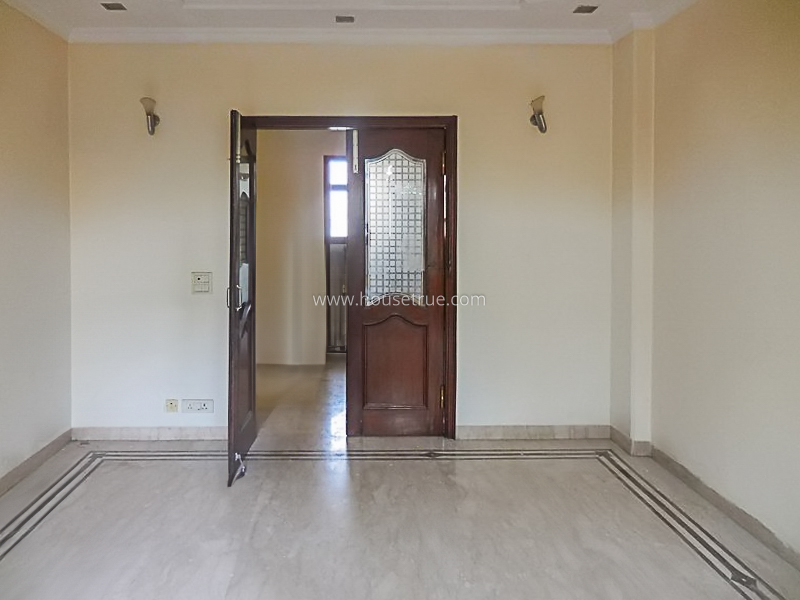 4 BHK Flat For Sale in Sundar Nagar